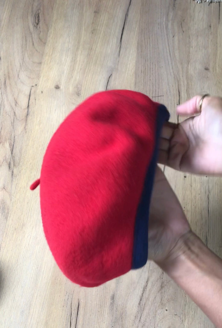 Liz Claiborne vintage navy/red beret ^^^ reversible ***