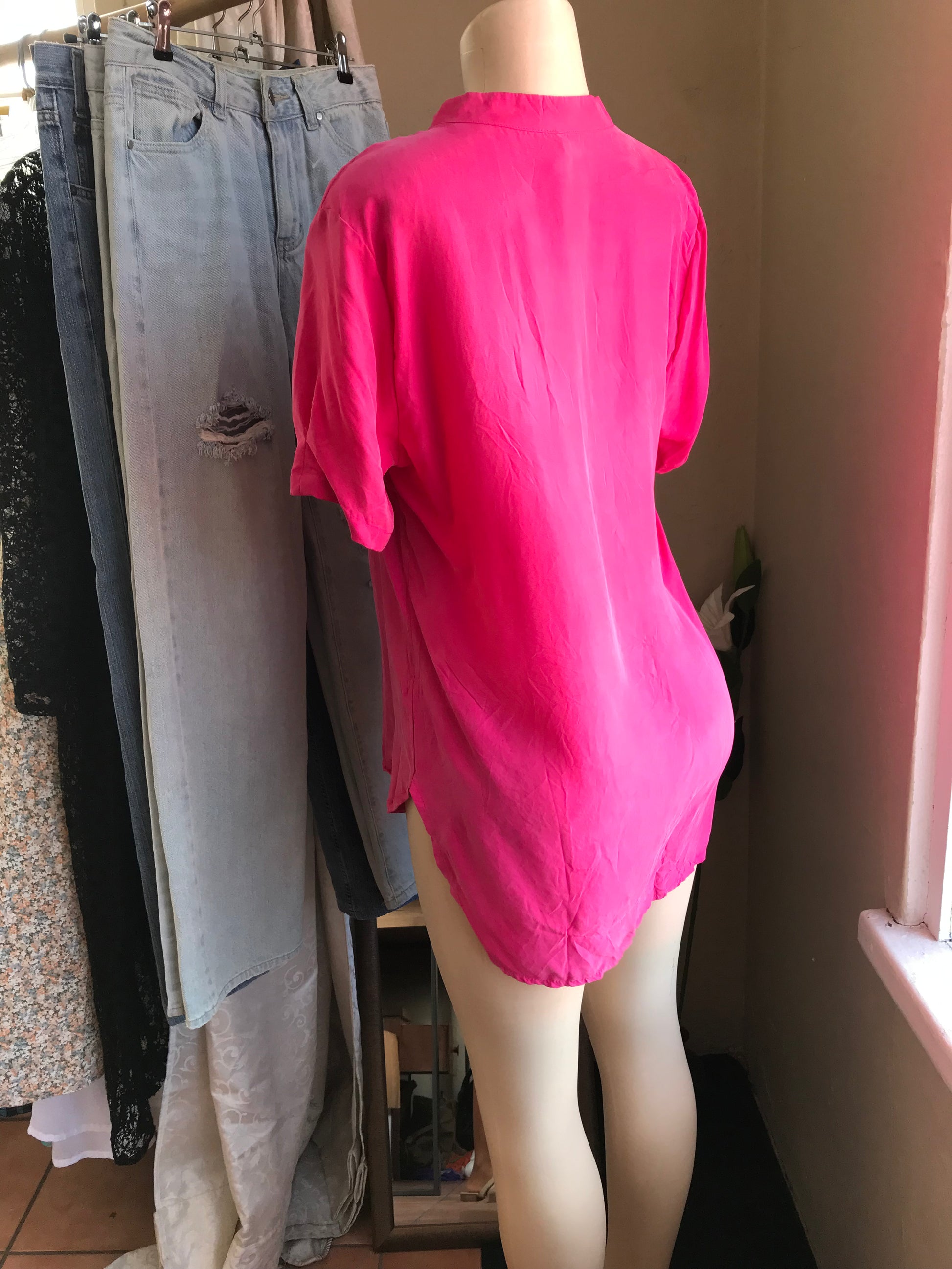 New bright pink soft touch high low work/play top ... M/L