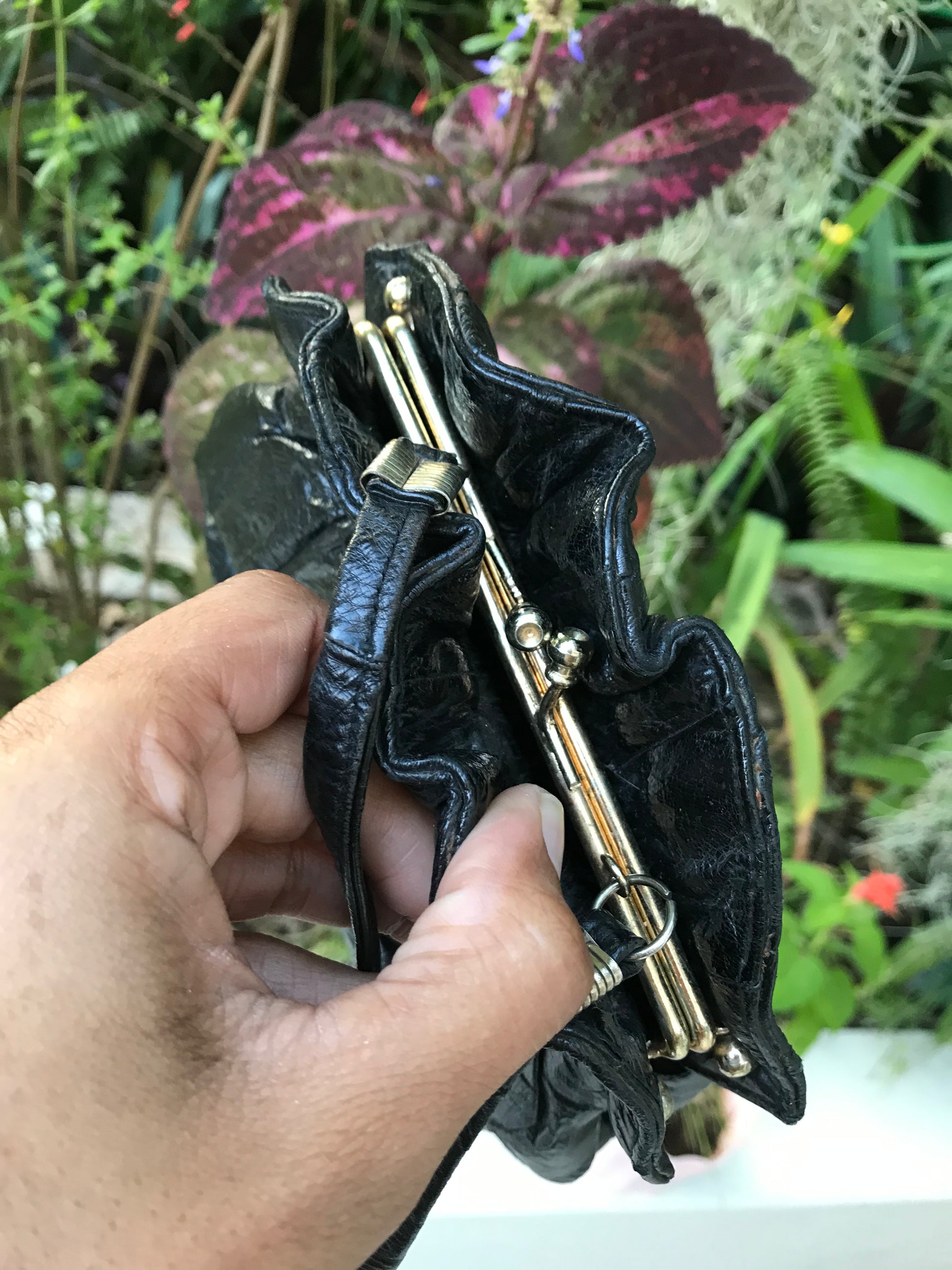 Vintage shiny black leather crossbody pouch kiss clasp bag ^^^