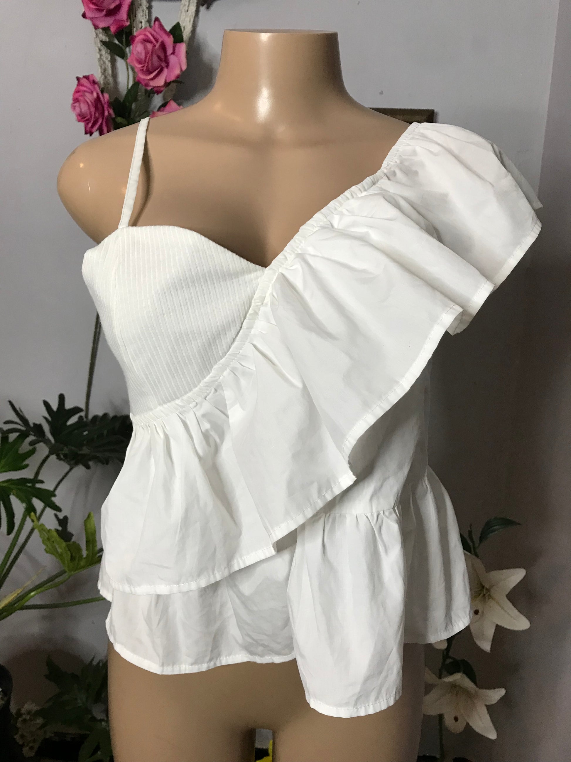 Cotton blend white asymmetrical ruffle vacay blouse… m,,,