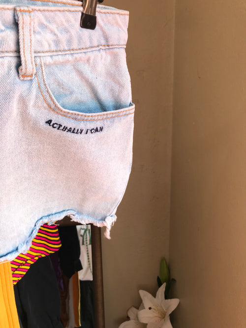 'Actually I can' retro denim shorts  ::: W30 /M