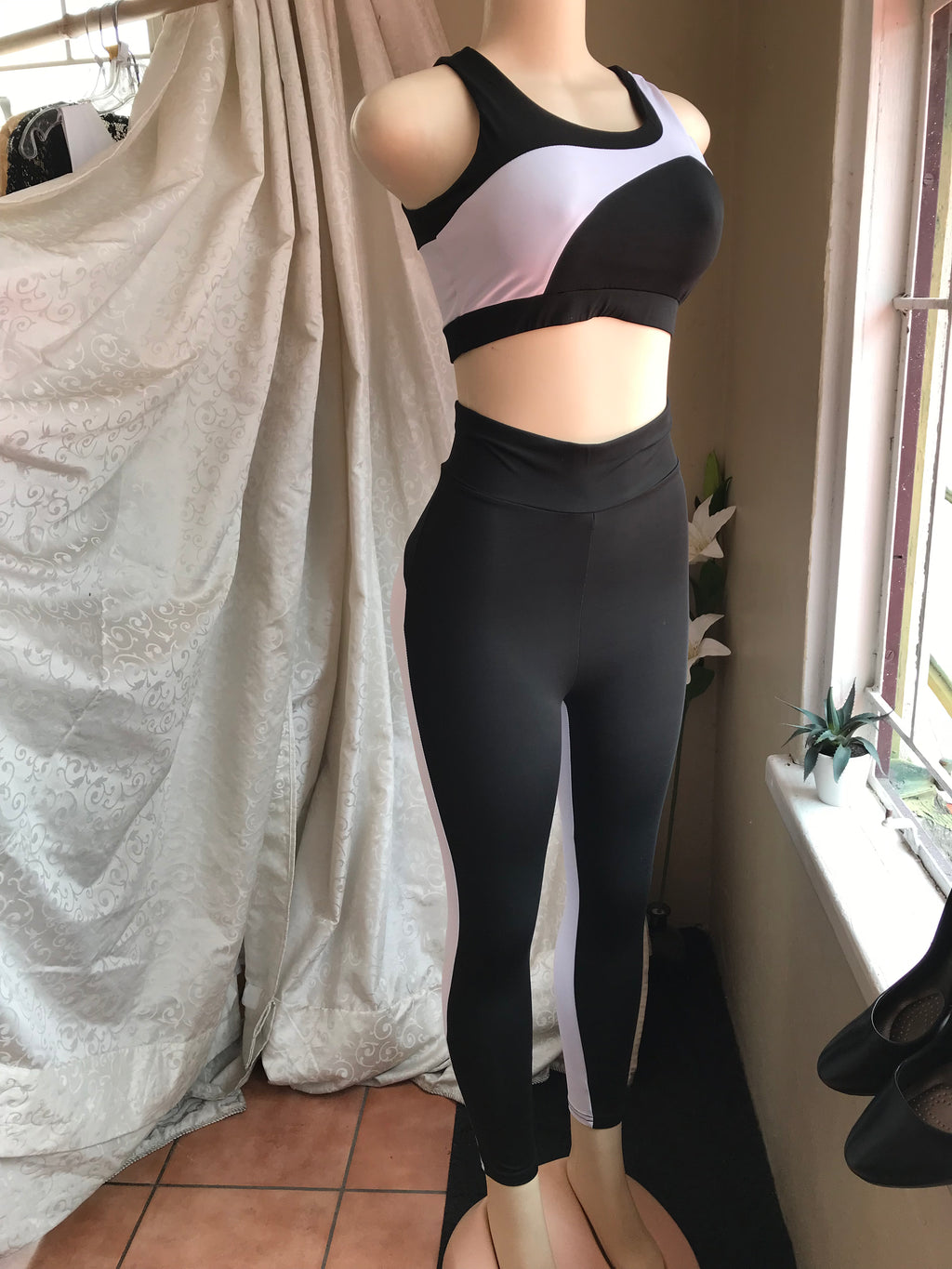 Black and white block set leggings exercise  M