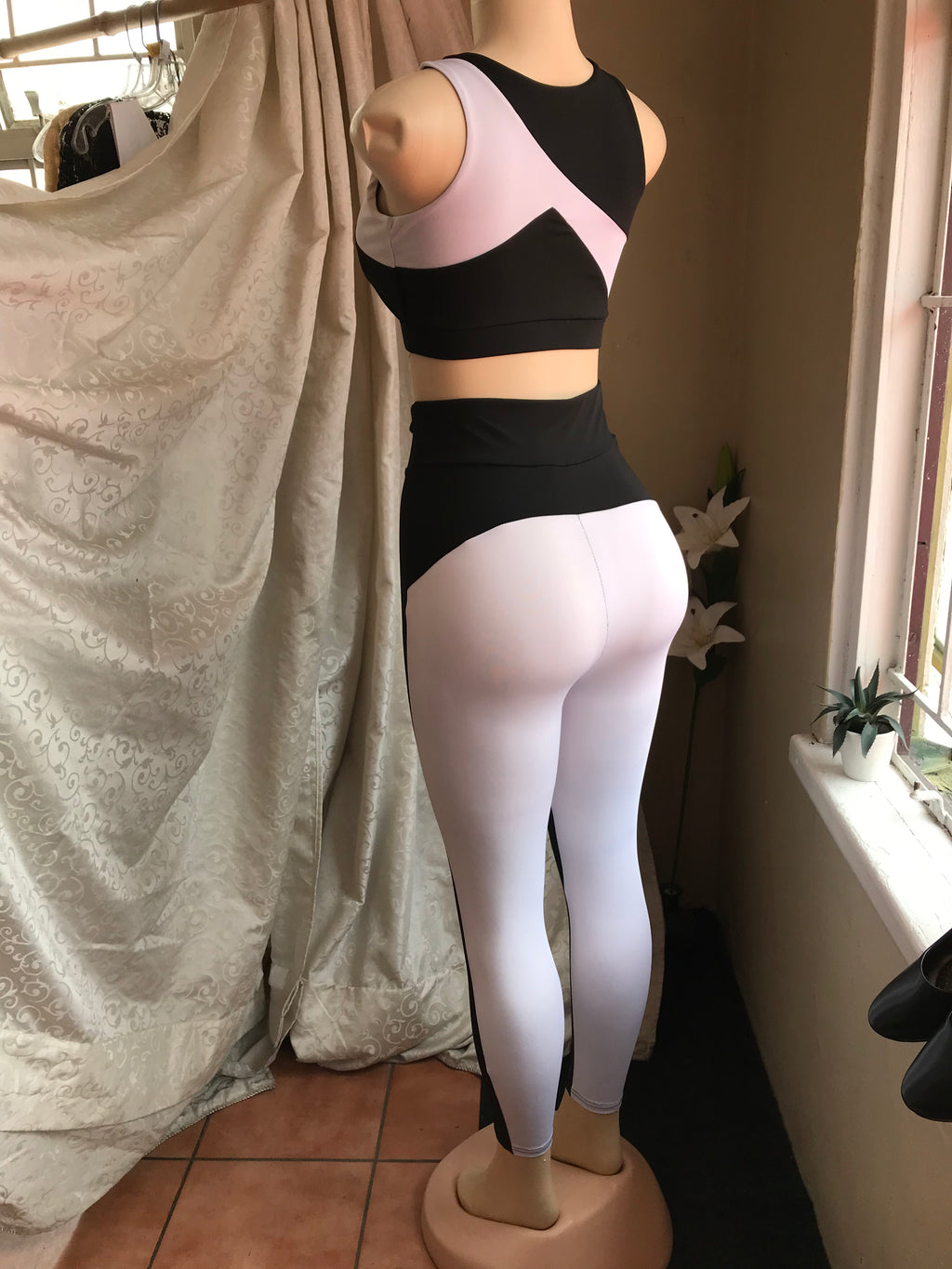 Black and white block set leggings exercise  M
