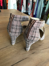 Load image into Gallery viewer, Cream plaid work low heals /// size 7.5
