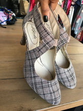 Load image into Gallery viewer, Cream plaid work low heals /// size 7.5
