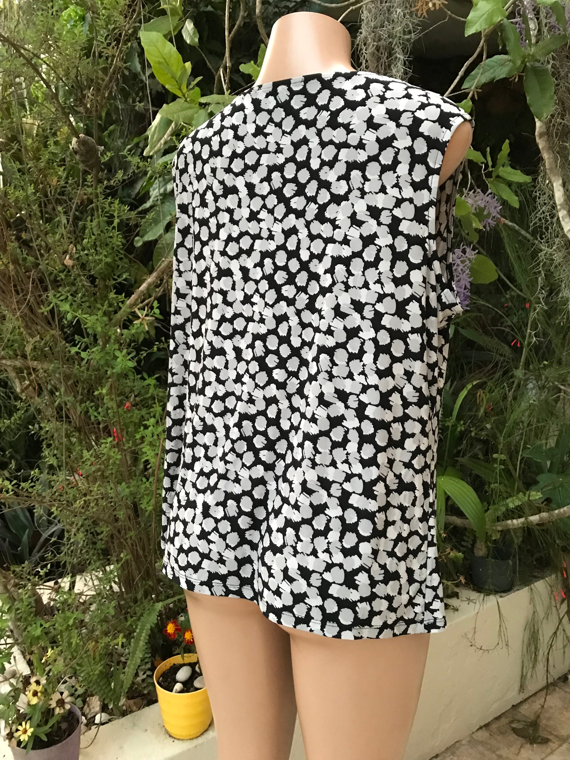 B&W cowl neck professional sleeveless top... /XL