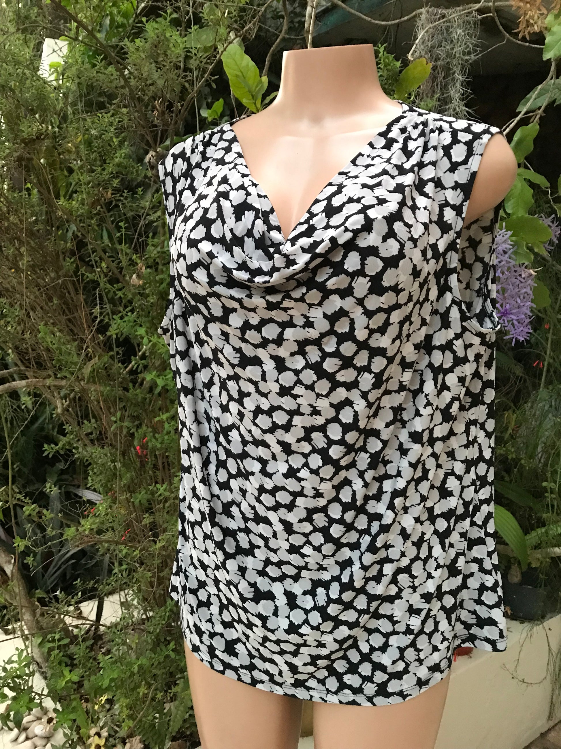 B&W cowl neck professional sleeveless top... /XL