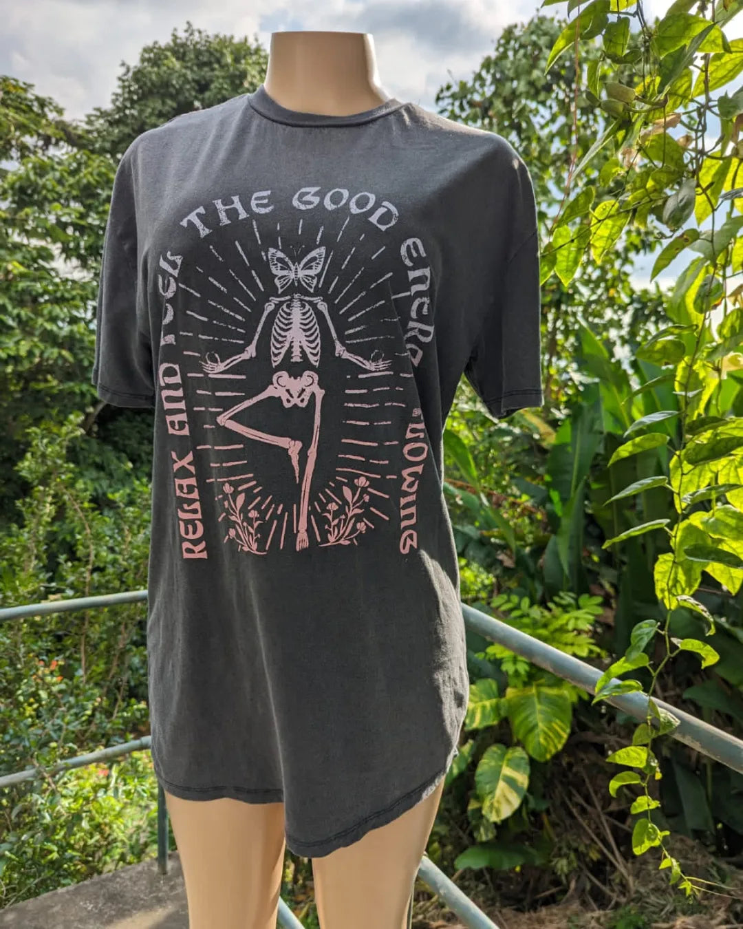New 'Relax and feel the good energy flowing' skeleton Tee ;;; 100% Cotton ... M/L