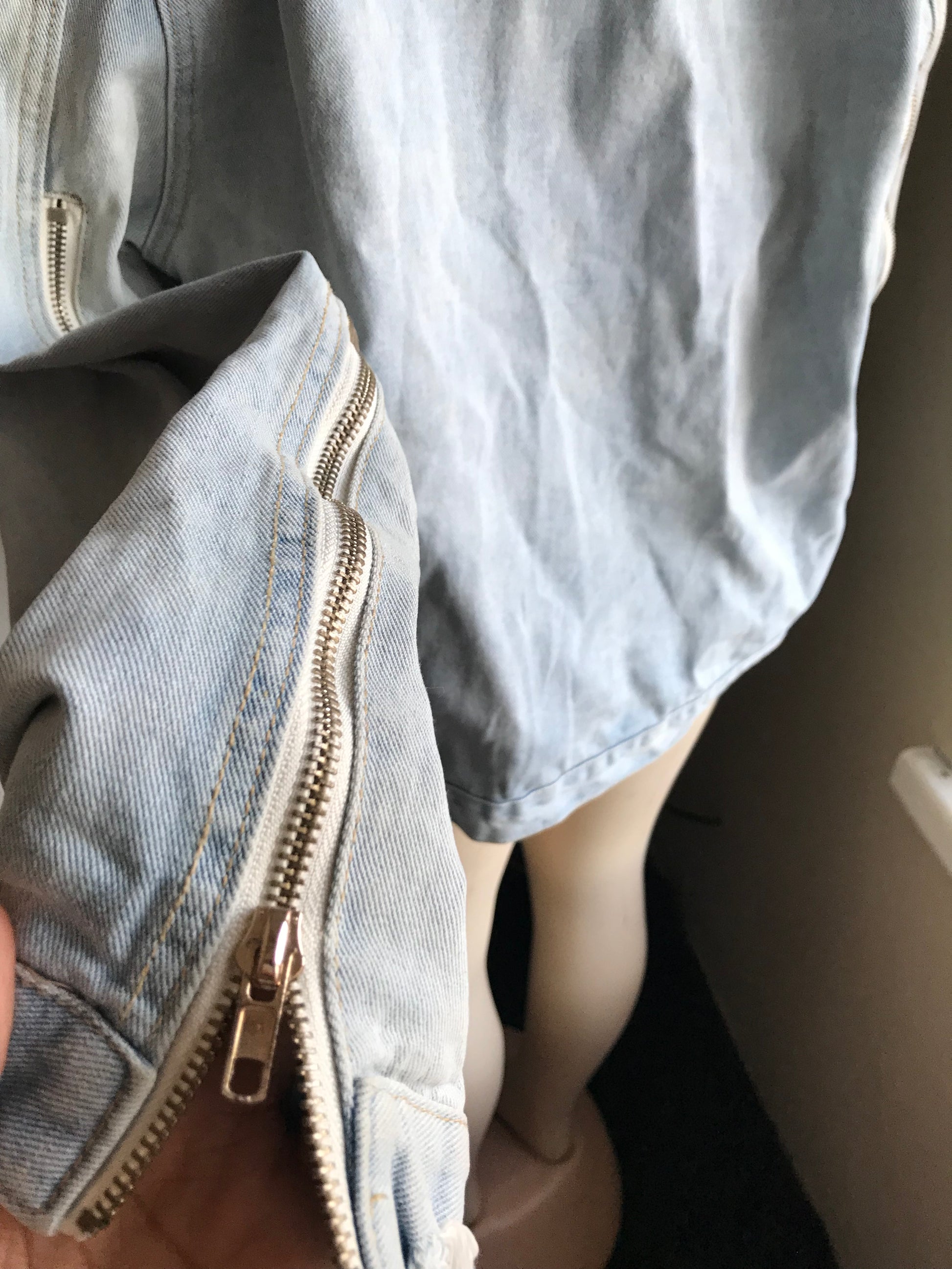 denim jacket distressed zip sleeve detal /xl unisex