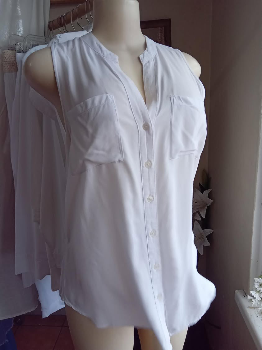 Old Navy White organic Sleeveless button shirt L fit