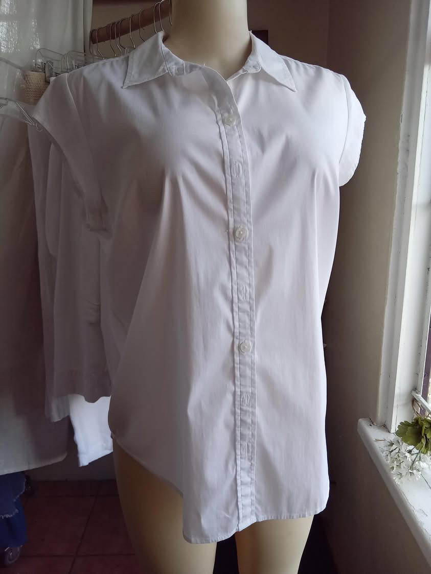 White organic short sleeve button shirt L/XL