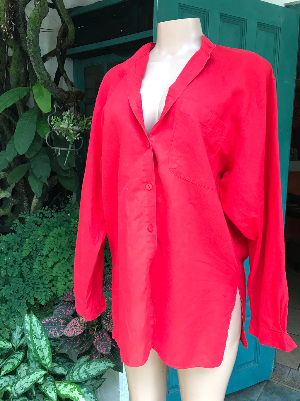 linen blend red button blouse... L ,,,