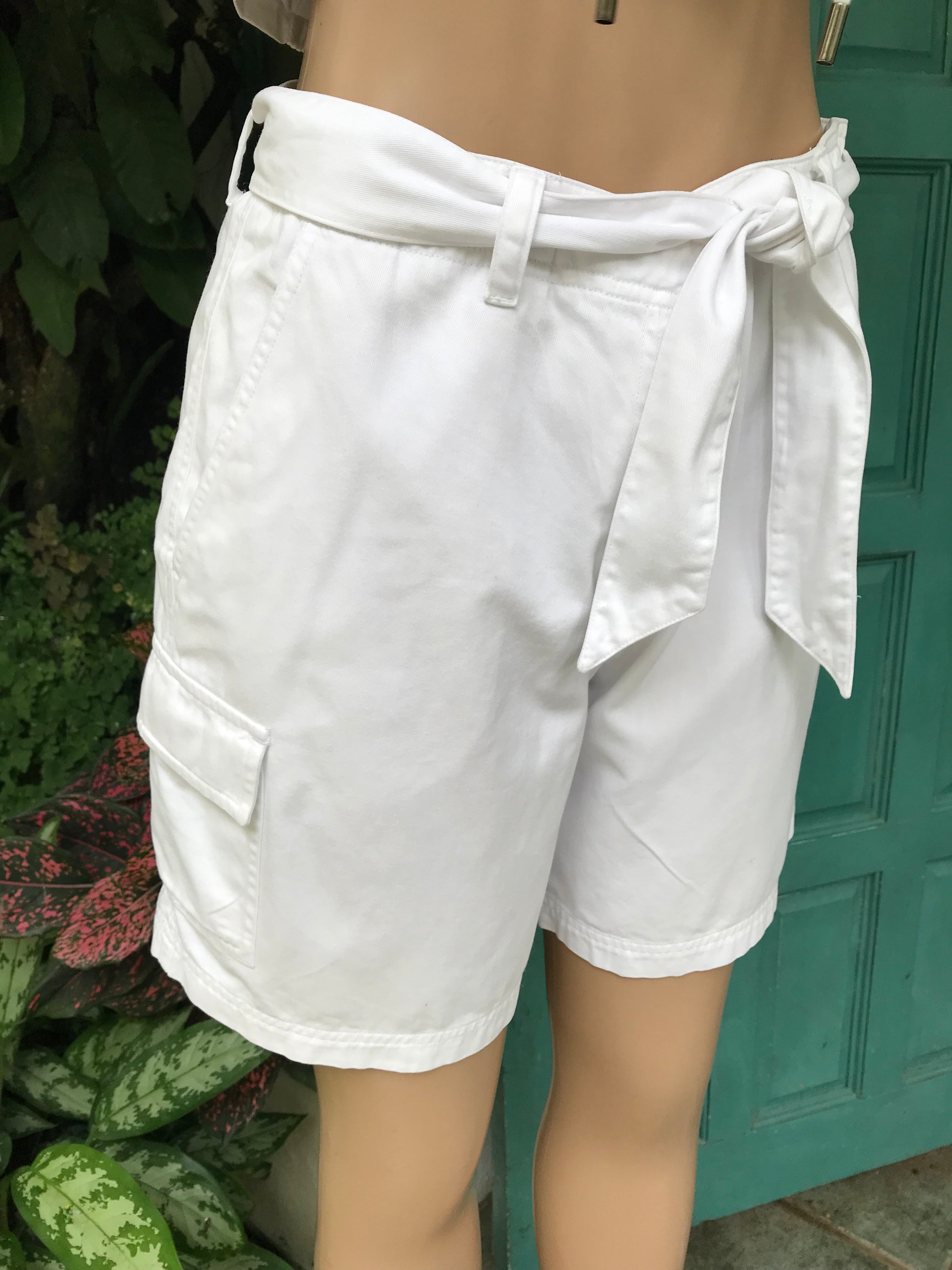 100% Cotton white tied retro shorts w30/31 / M