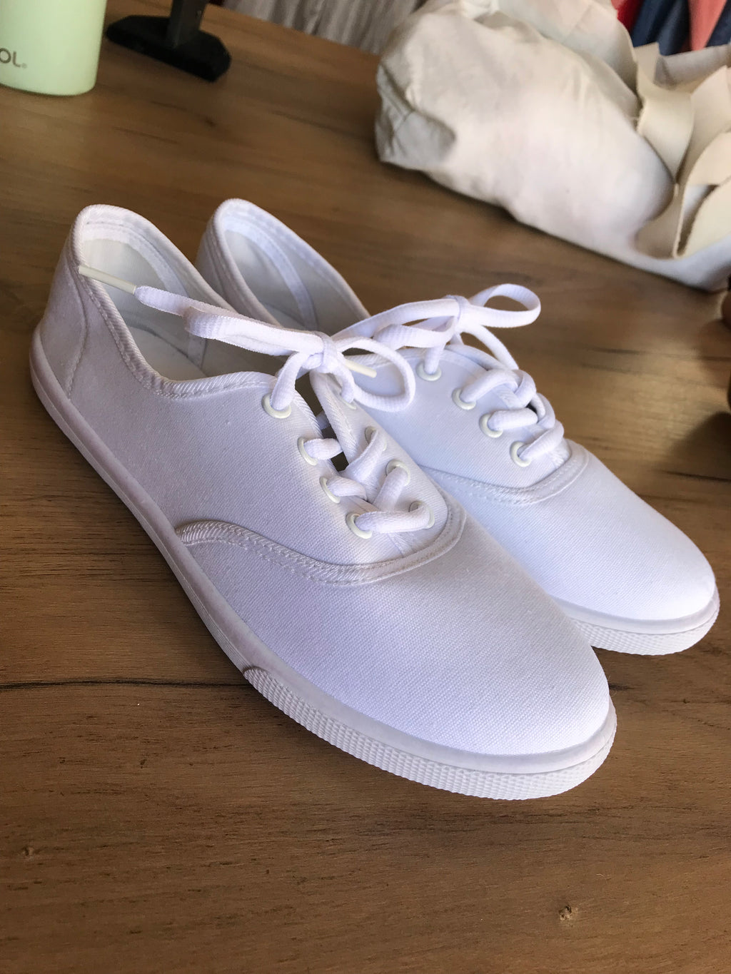 Brand new white crep sneaker size 8 / 8.5 /// 39
