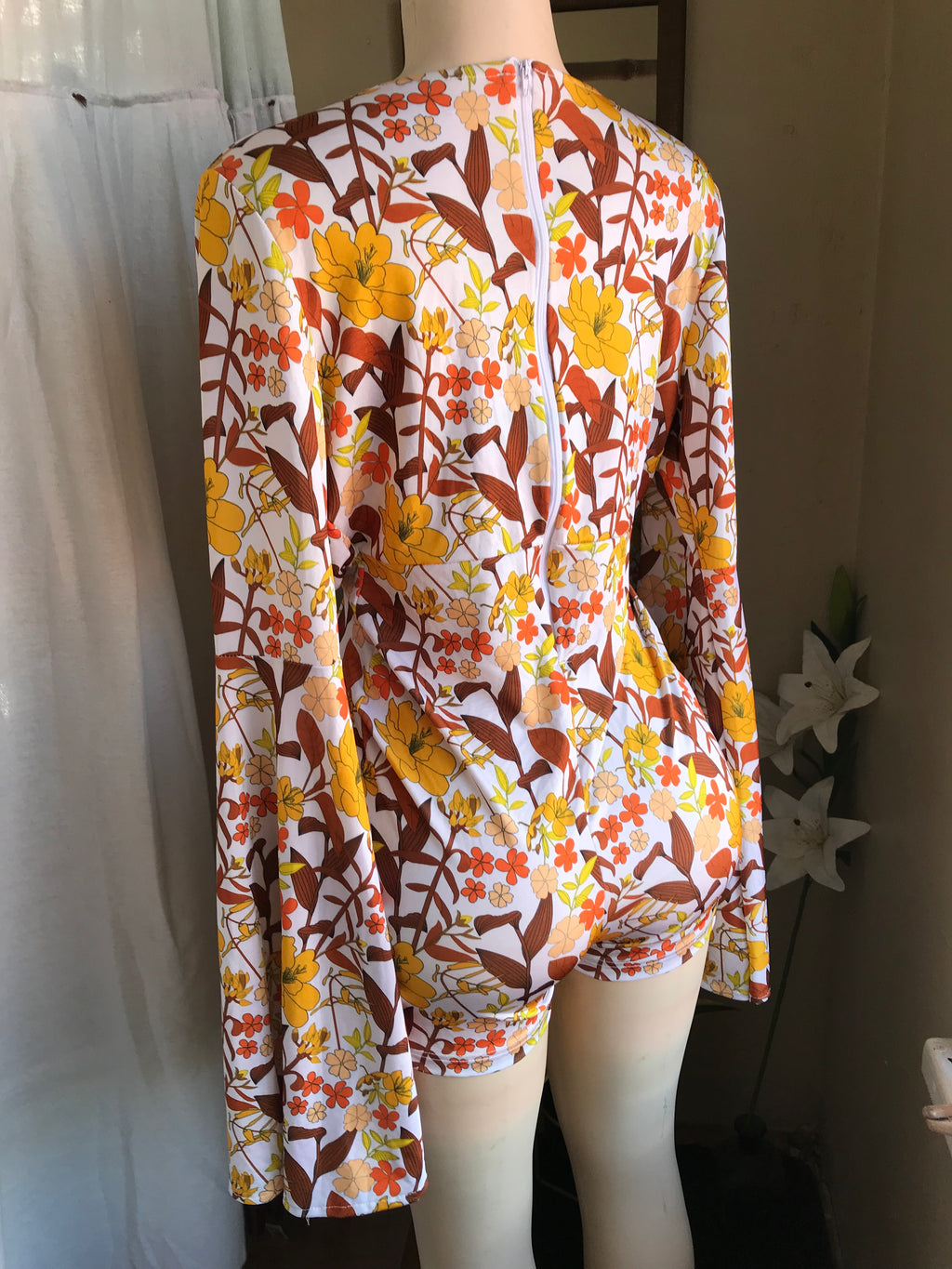 Stretchy Floral bell sleeve romper ~~~ m