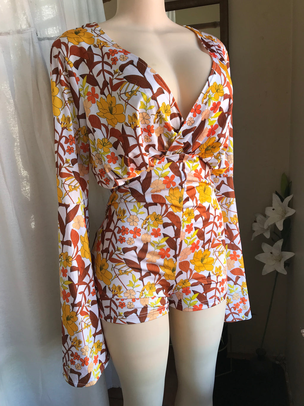 Stretchy Floral bell sleeve romper ~~~ m