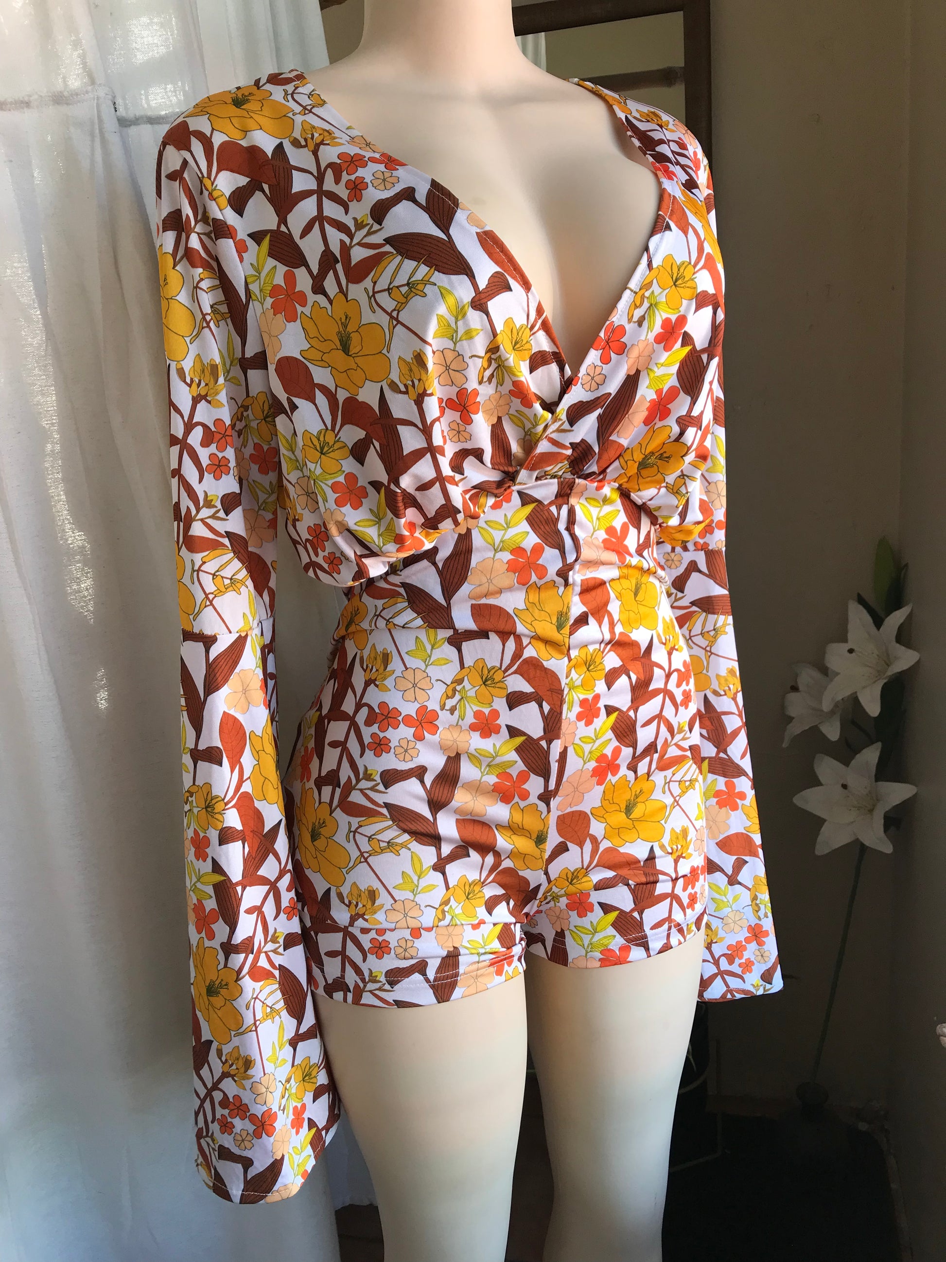 Stretchy Floral bell sleeve romper ~~~ m