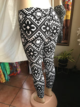 Load image into Gallery viewer, Monochrome print leggings ::: s
