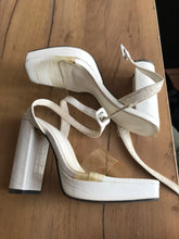 Load image into Gallery viewer, white snakeskin chunky heals clear /// size 7 / 7.5
