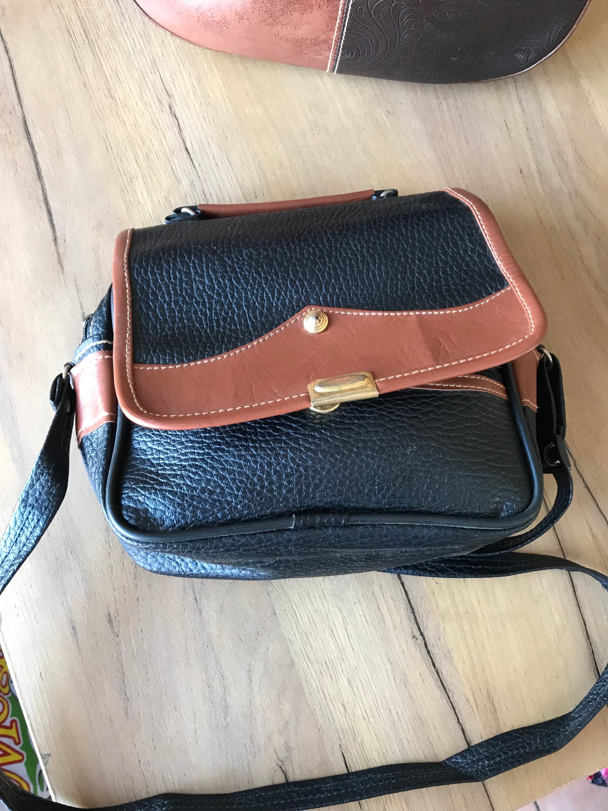 vintage leather brown black crossbody bag ^^^ interior floral