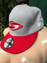 Load image into Gallery viewer, 9Fifty snapback cap mens grey red
