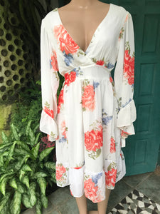 White floral sheer bell sleeve dress size 18 (/xl): 2X