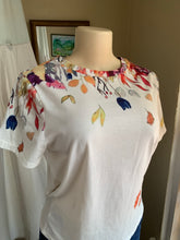 Load image into Gallery viewer, Painted autumn leaf print tee blouse M
