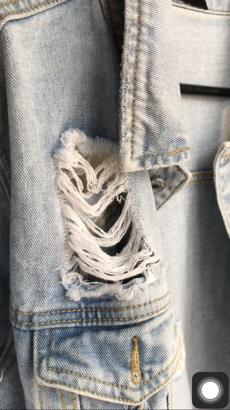 Oversized denim light wash distressed jacket >>> L