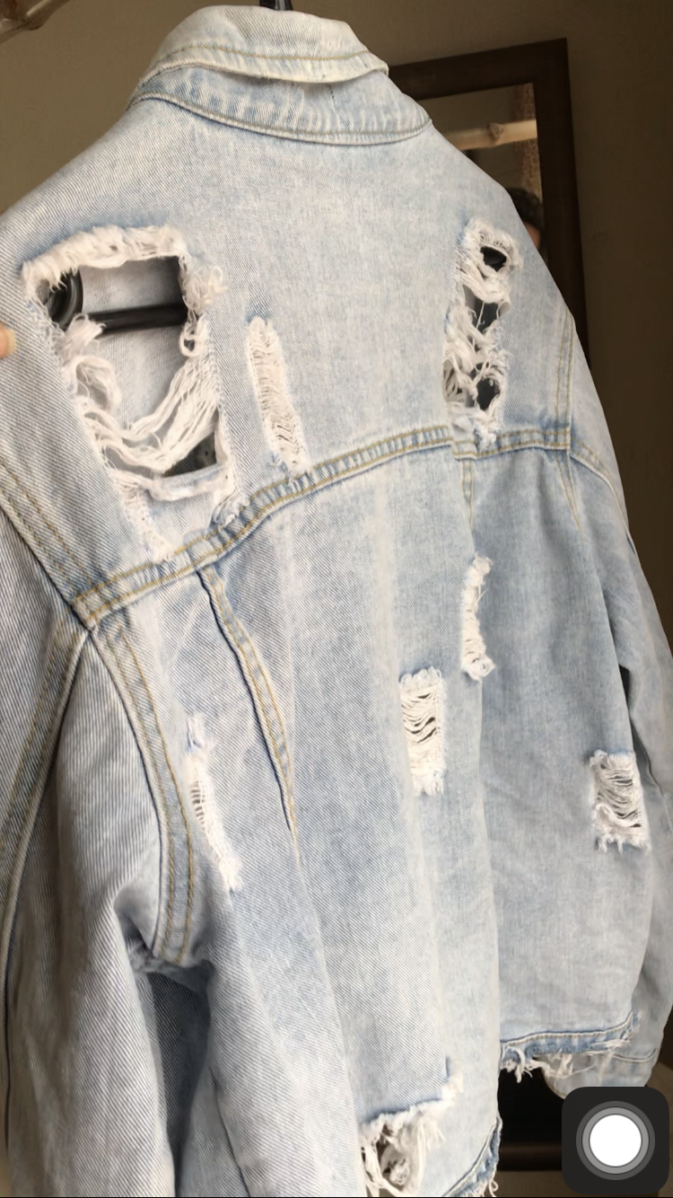 Oversized denim light wash distressed jacket >>> L