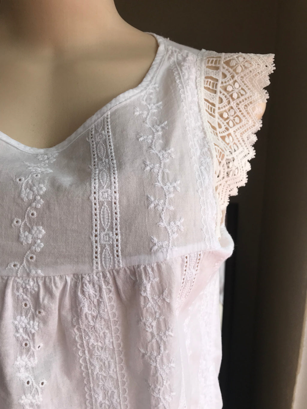 White eyelet cotton blouse lace det ... s