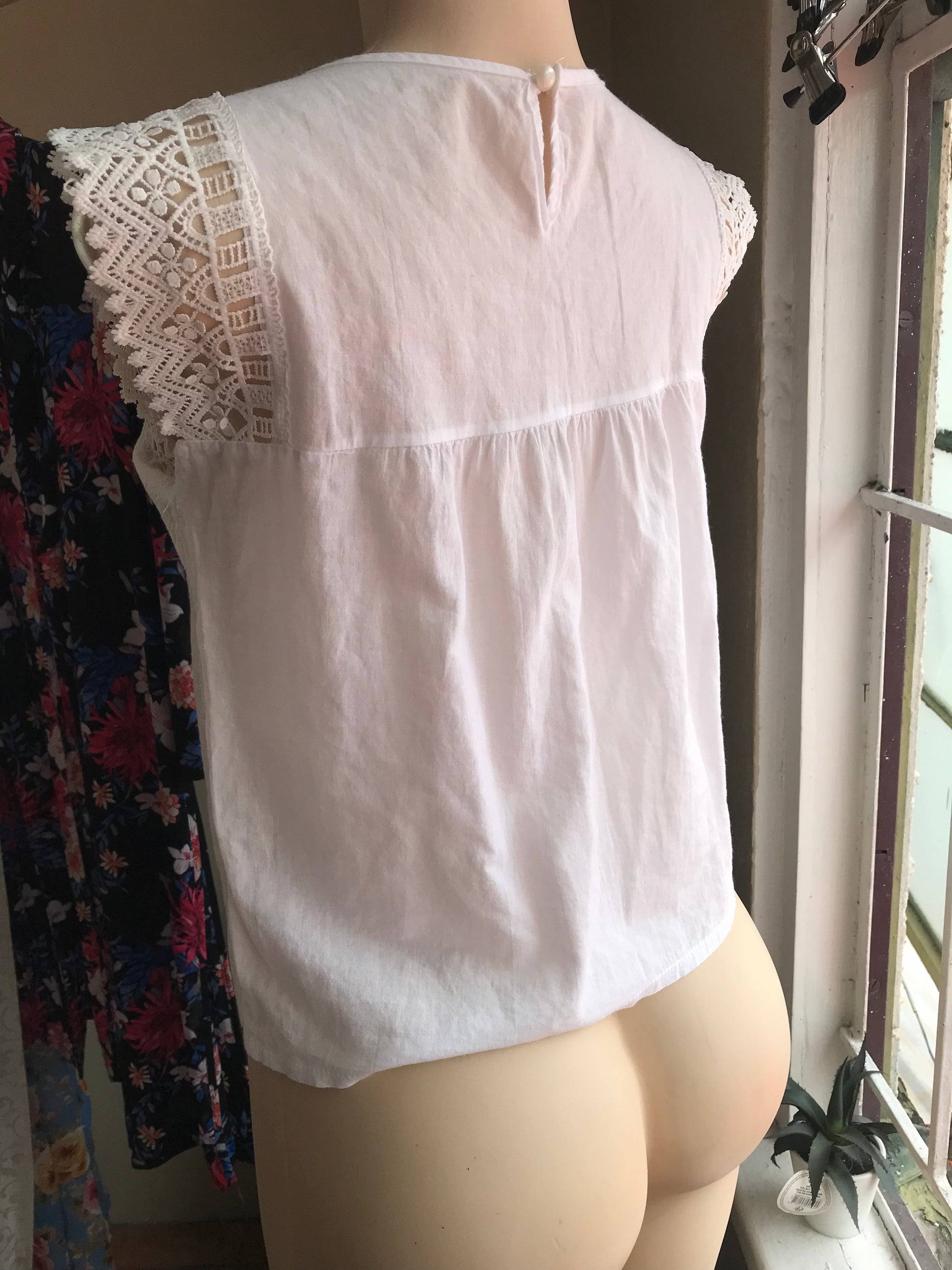White eyelet cotton blouse lace det ... s