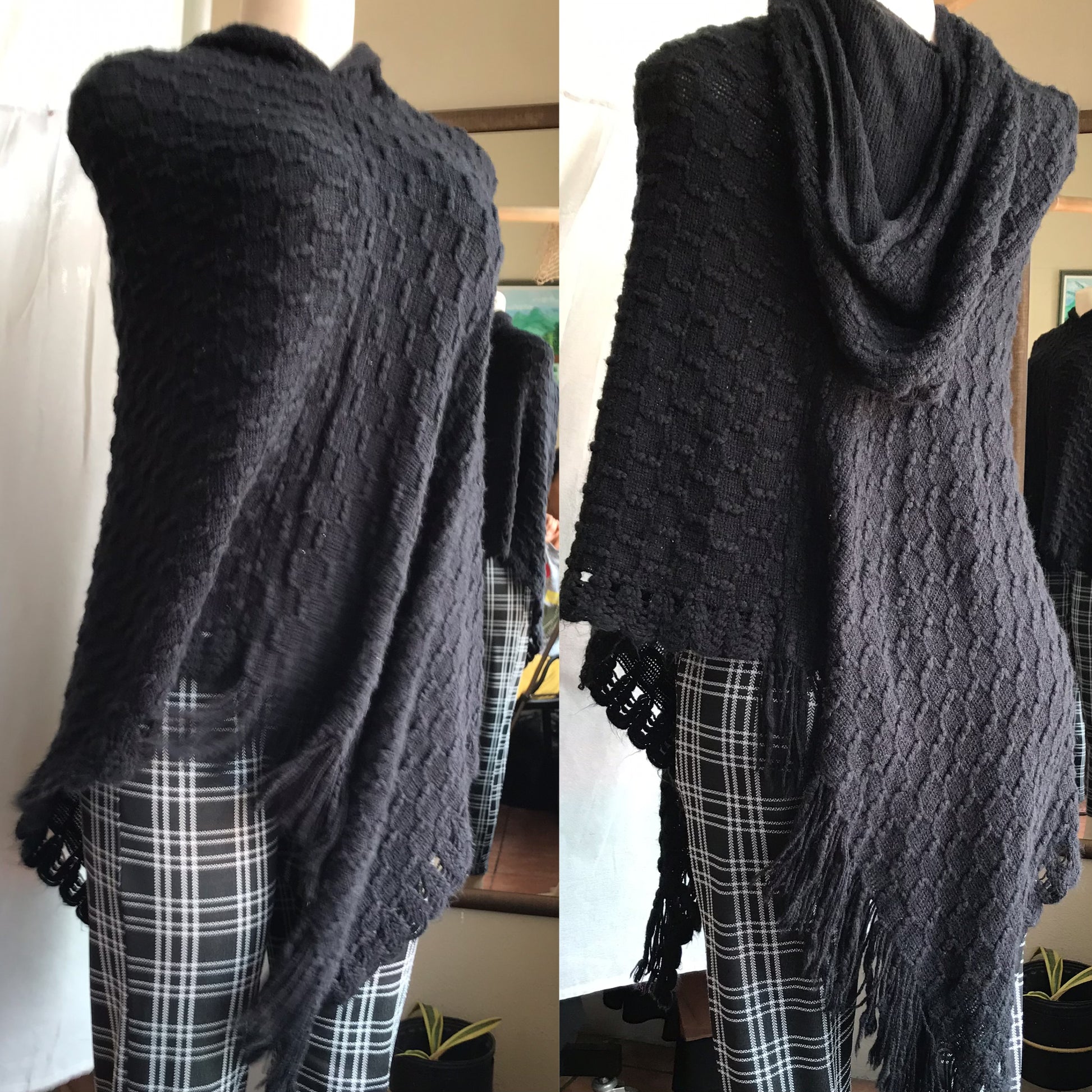 Black knit poncho ... Once size >>>