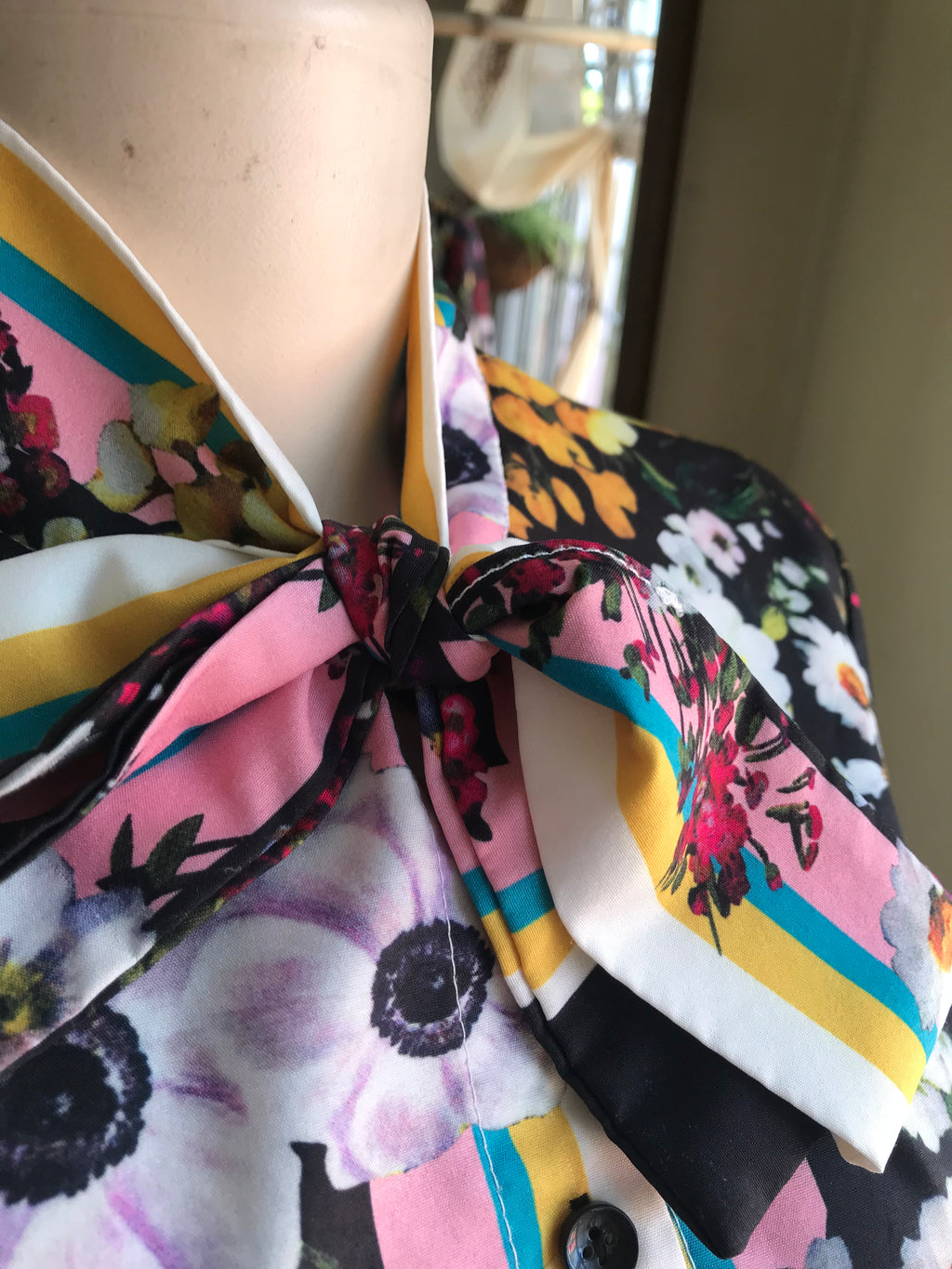 Bold floral sheer blouse neck tie work / play... S
