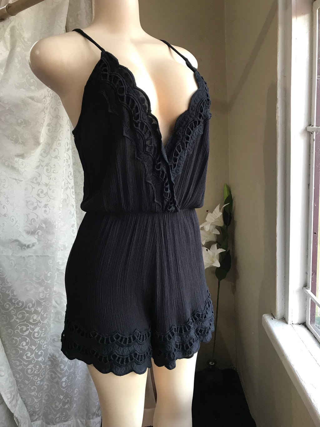 Black crinkle crochet spaghetti romper ~~~ M