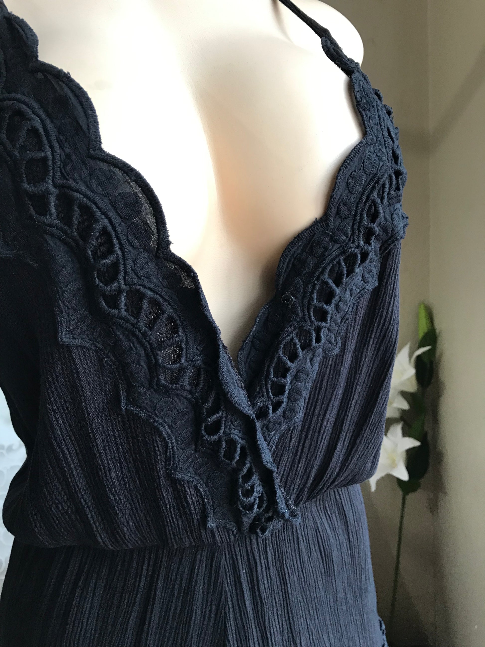 Black crinkle crochet spaghetti romper ~~~ M