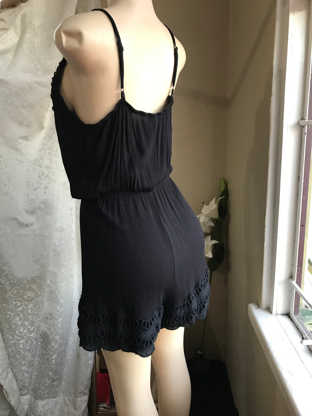 Black crinkle crochet spaghetti romper ~~~ M