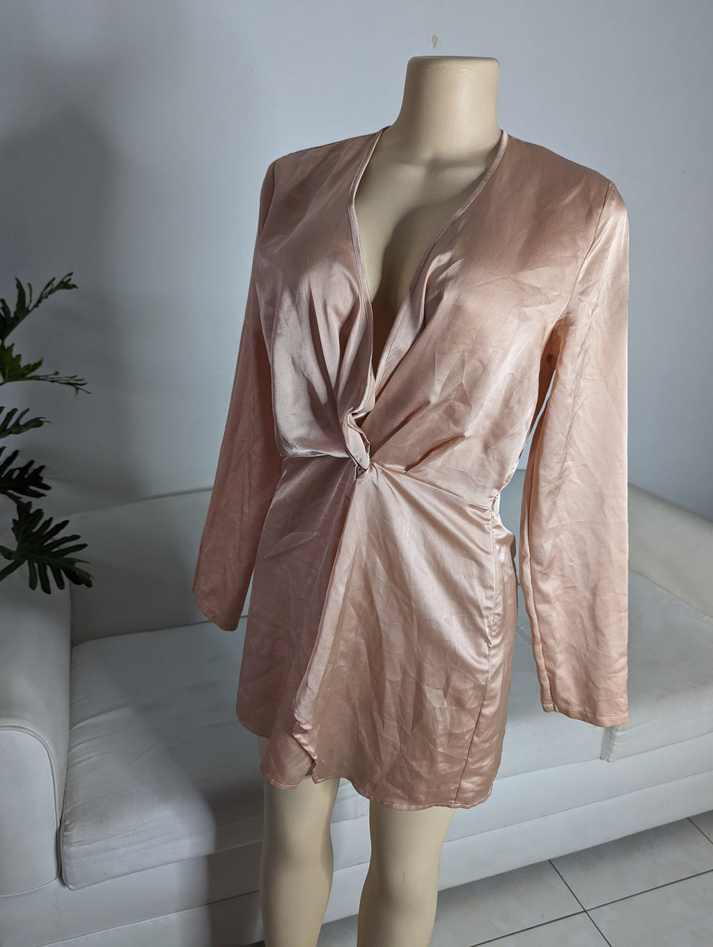 Champagne silky date night dress • s