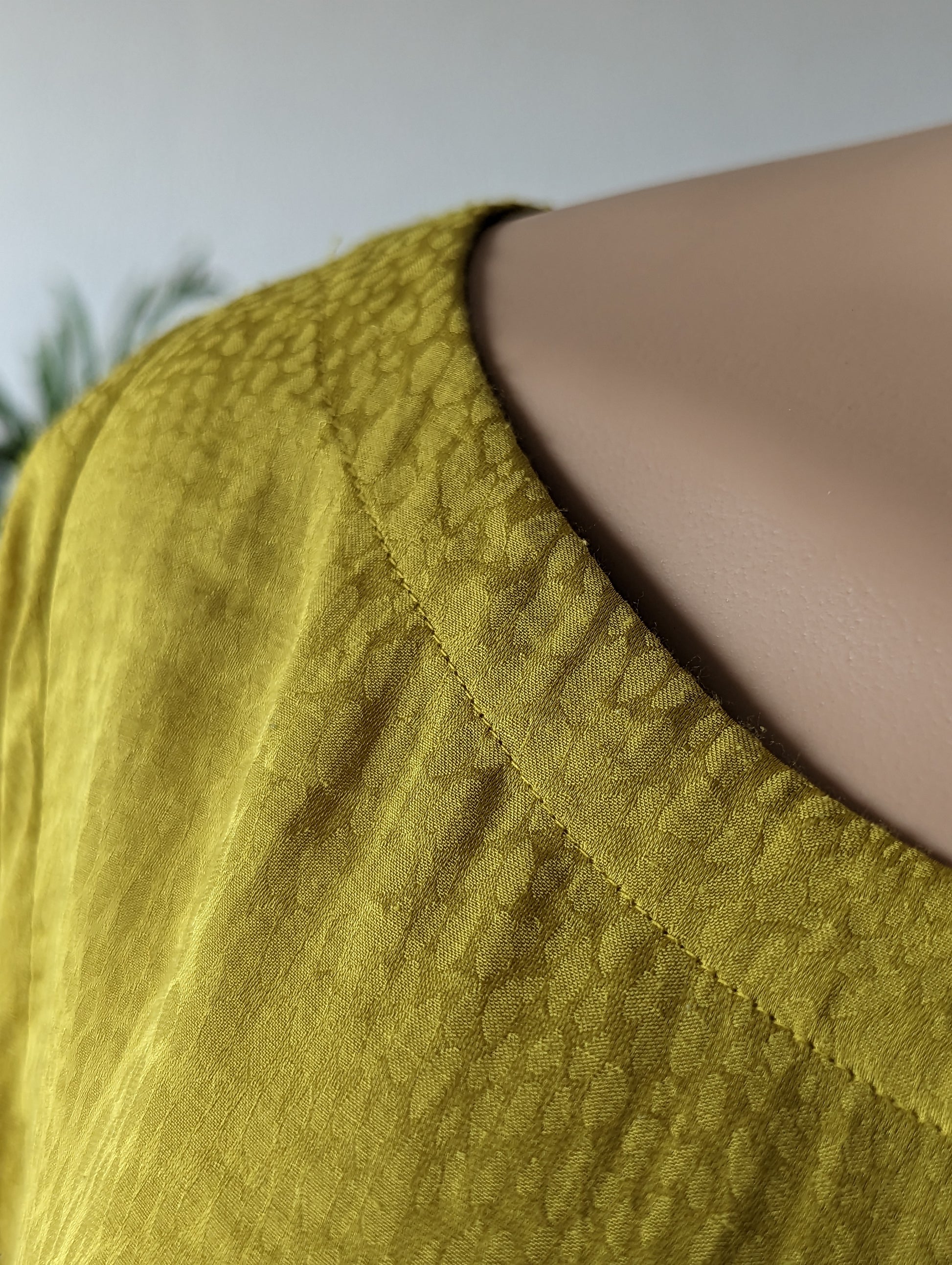 Ann Taylor Golden silky kimono sleeve blouse. L ...