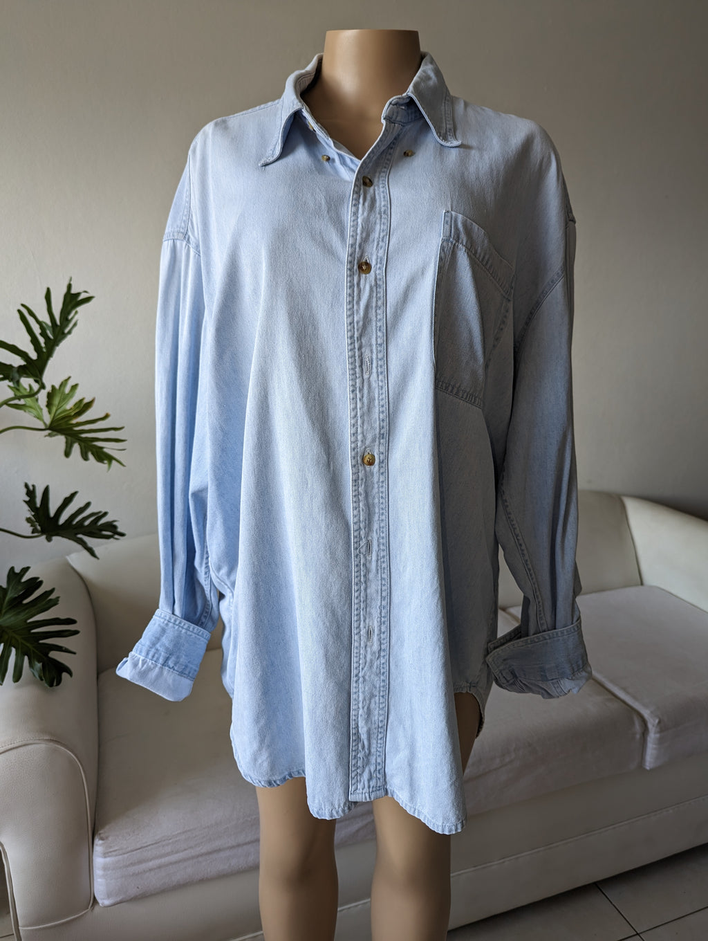 Vintage denim light wash button down shirt, Men's. /xl ... +++ ^^^