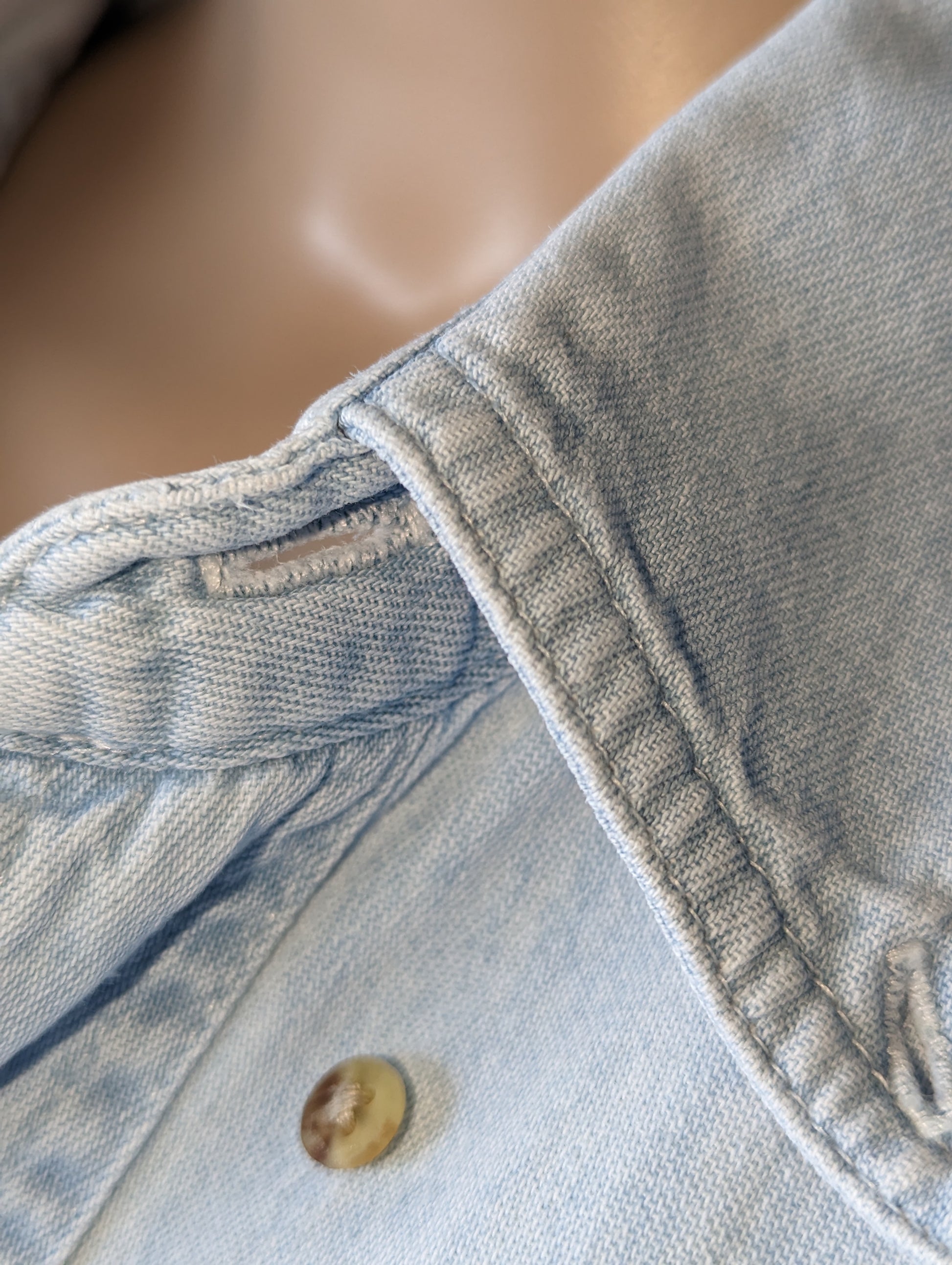 Vintage denim light wash button down shirt, Men's. /xl ... +++ ^^^