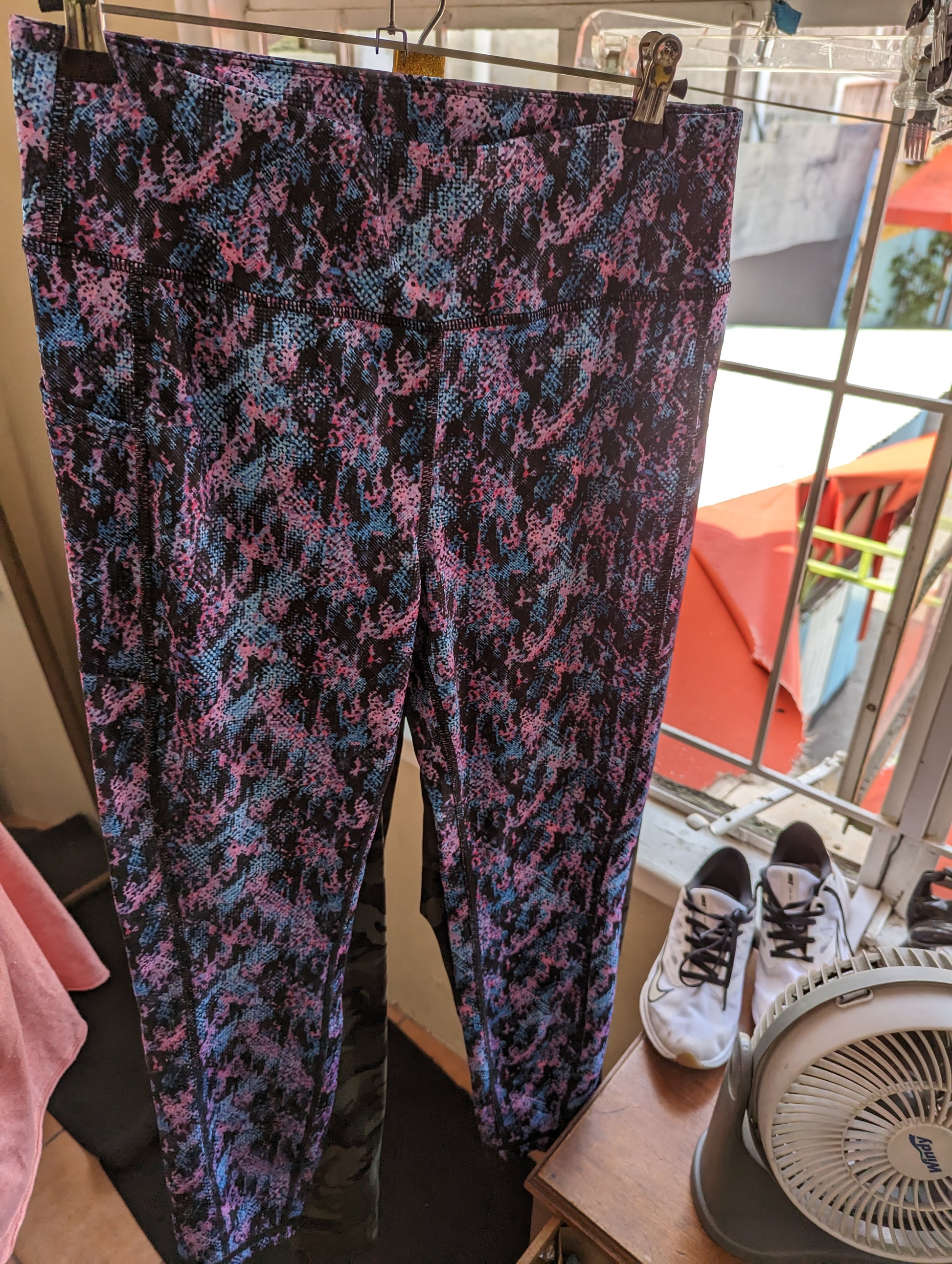 80s pattern exerise leggings