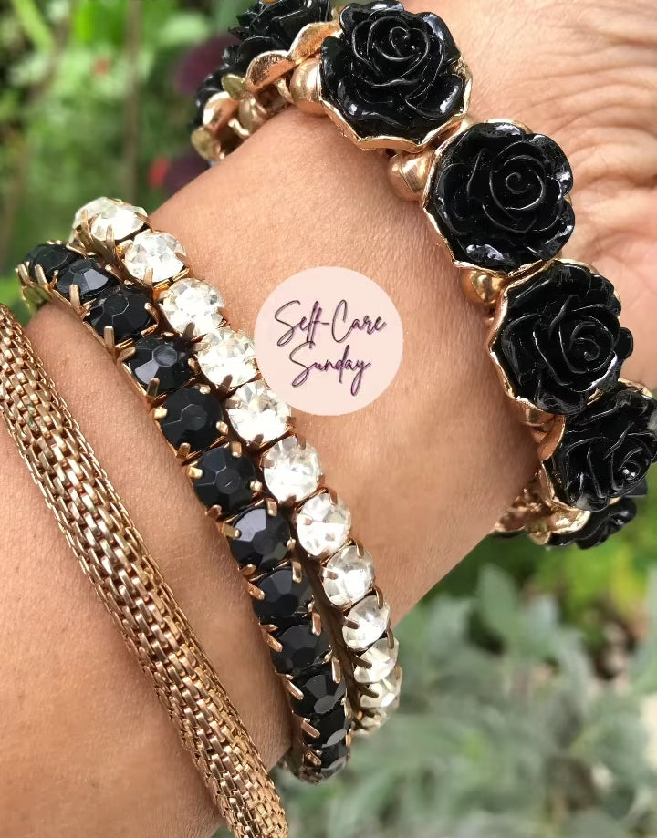Black / gold / bling / flower bracelet ***