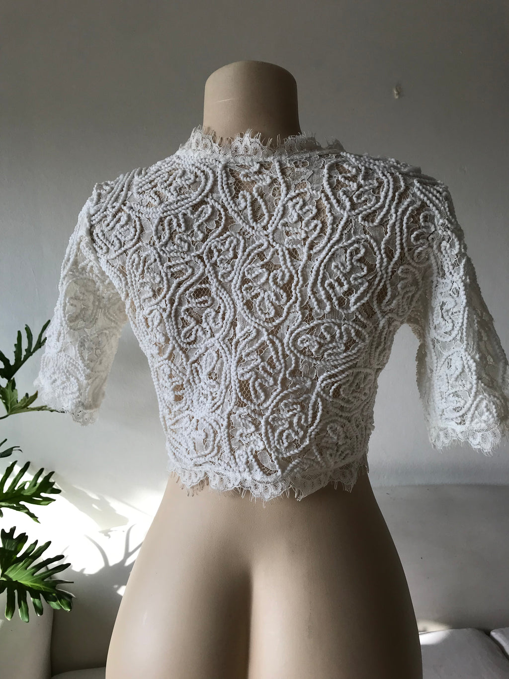 White fancy rope lace top m ...