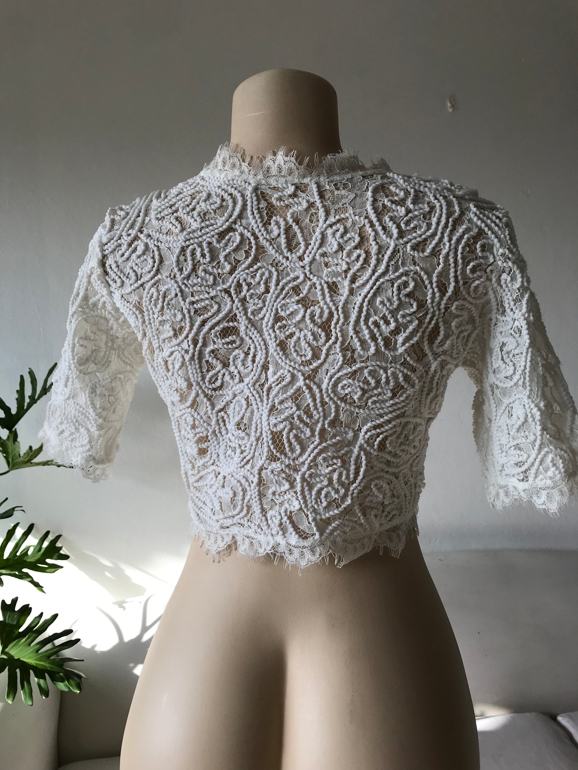 White fancy rope lace top m ...