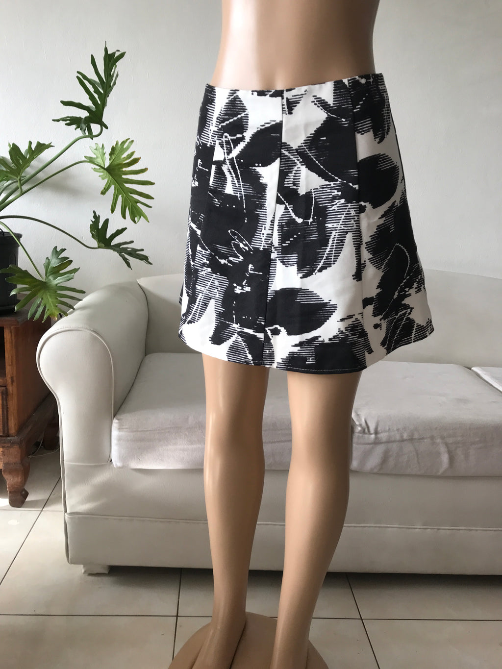 B&W retro A-line floral skirt • S