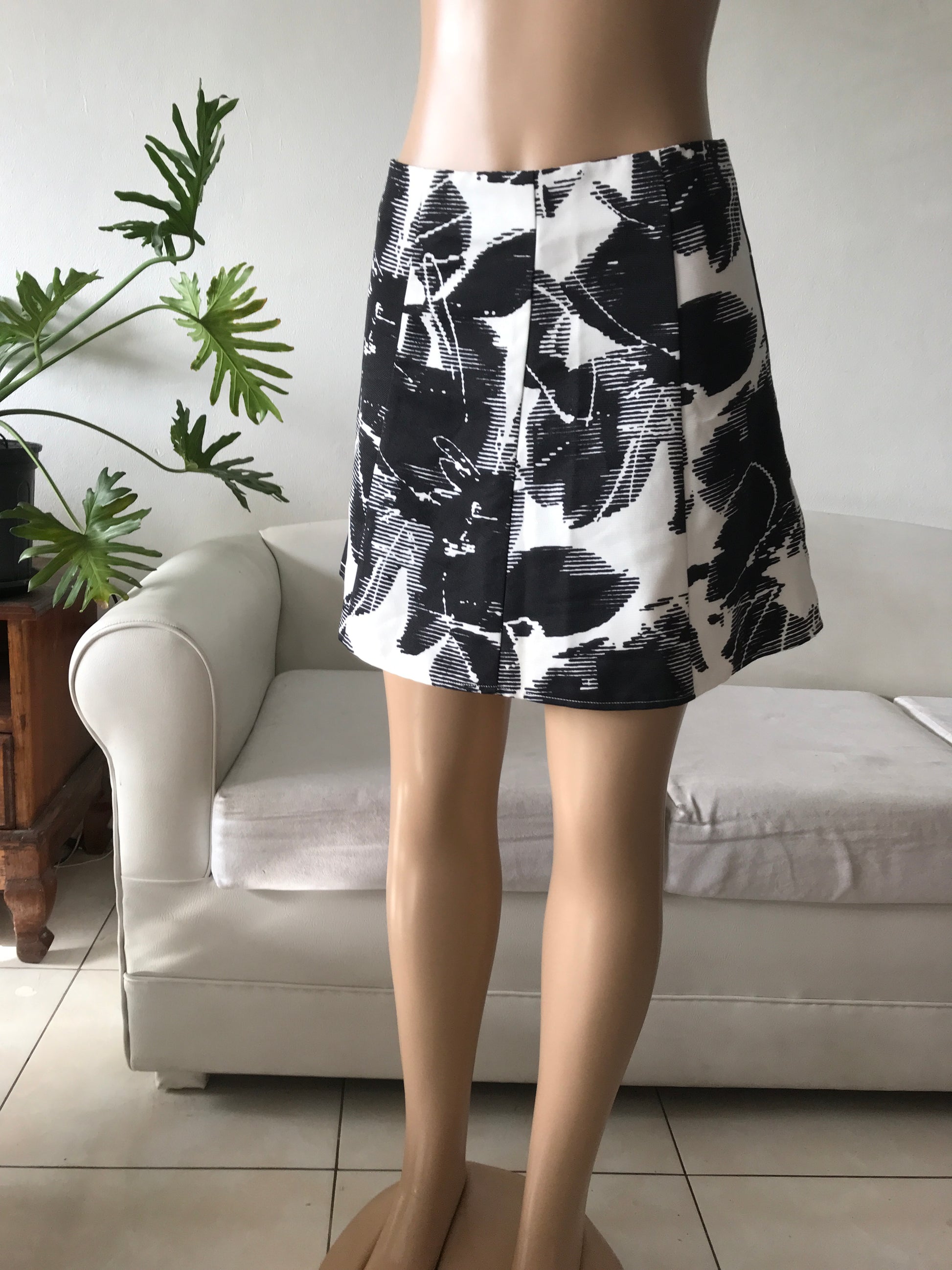 B&W retro A-line floral skirt • S
