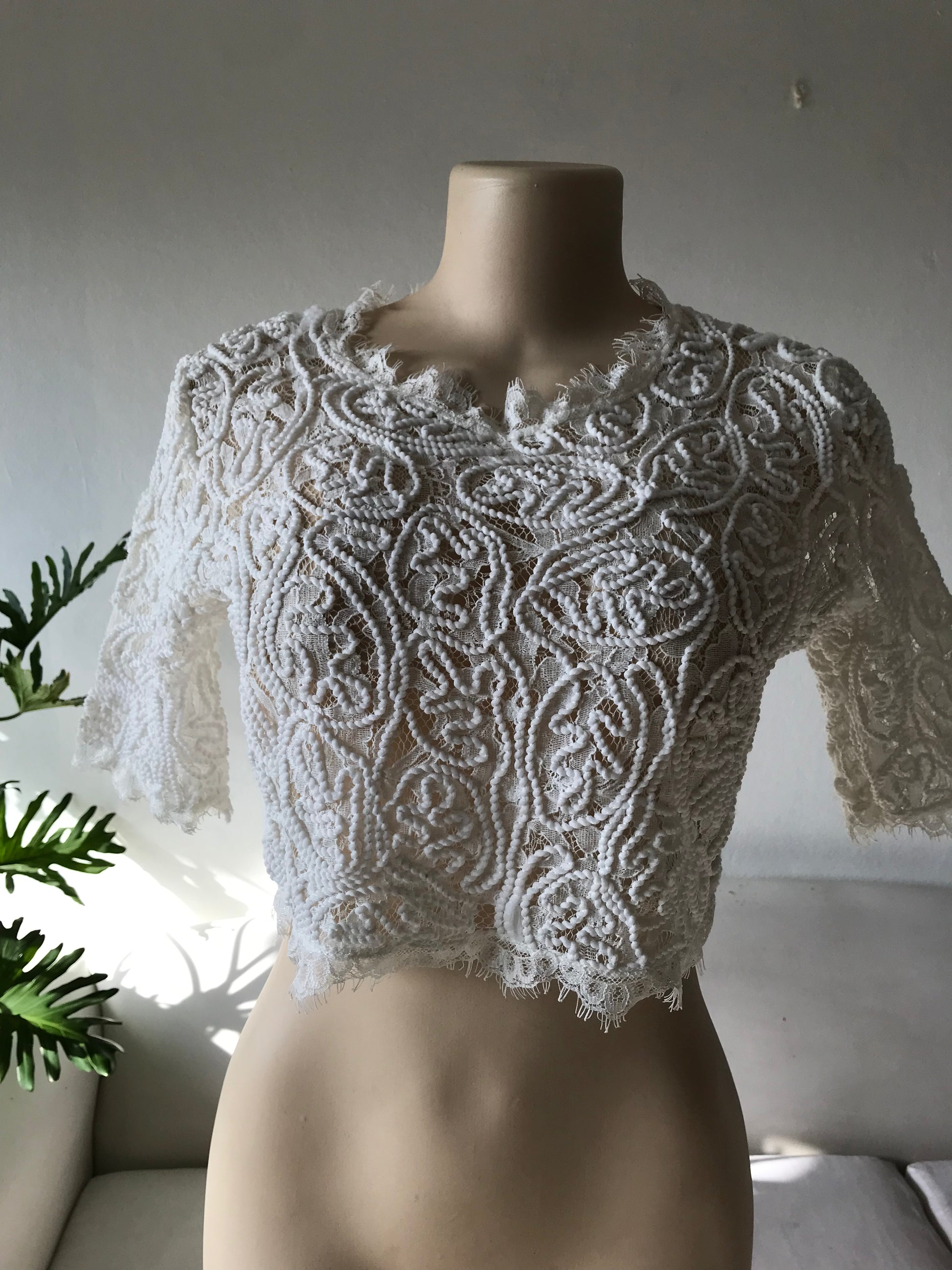White fancy rope lace top m ...