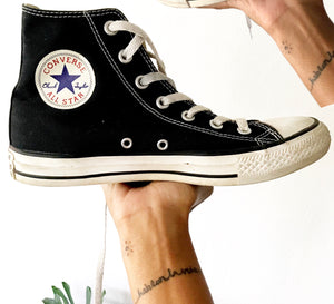 Converse B&W high top sneakers /// Size 8 / 9 womens. Size 6 Men