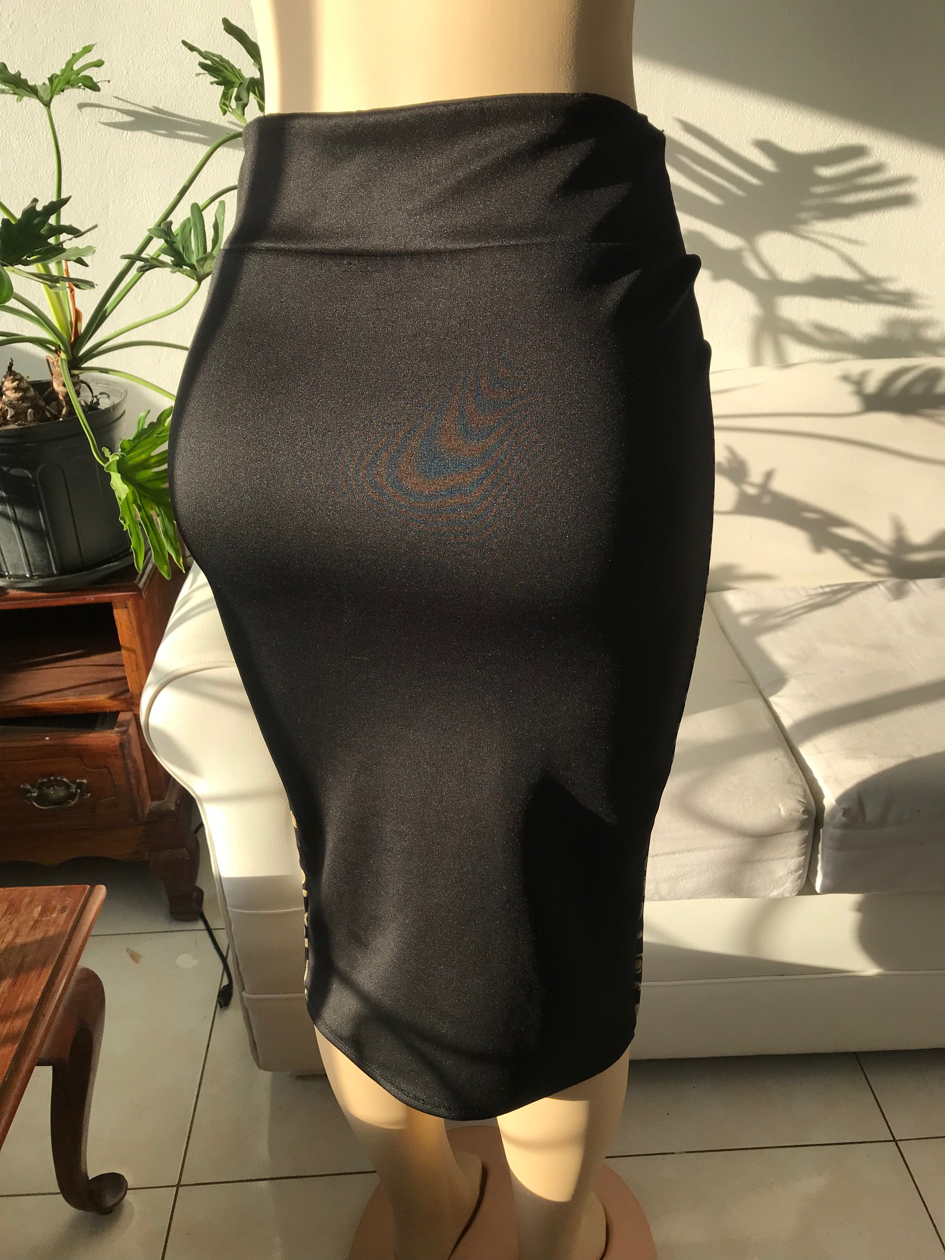 black and gold ornate print bodycon skirt m