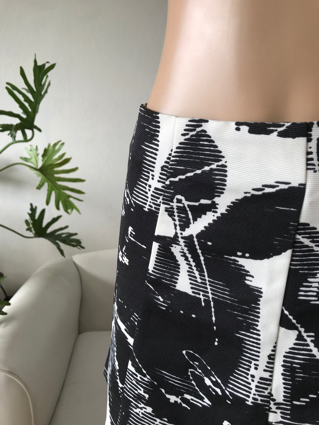 B&W retro A-line floral skirt • S